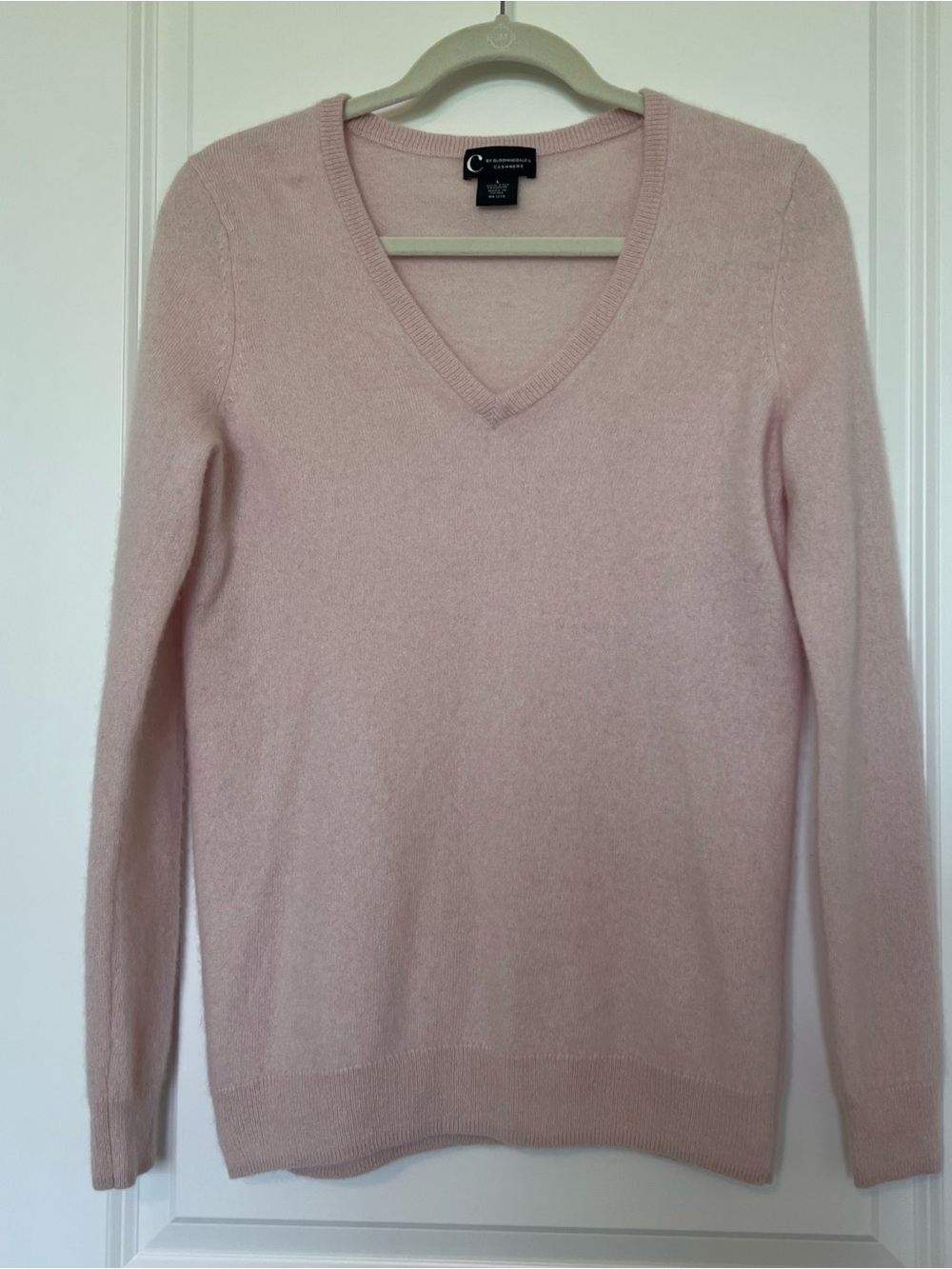 C Bloomingdale's Light Pink V‑Neck 2 ply Cashmere pullover sz. L great